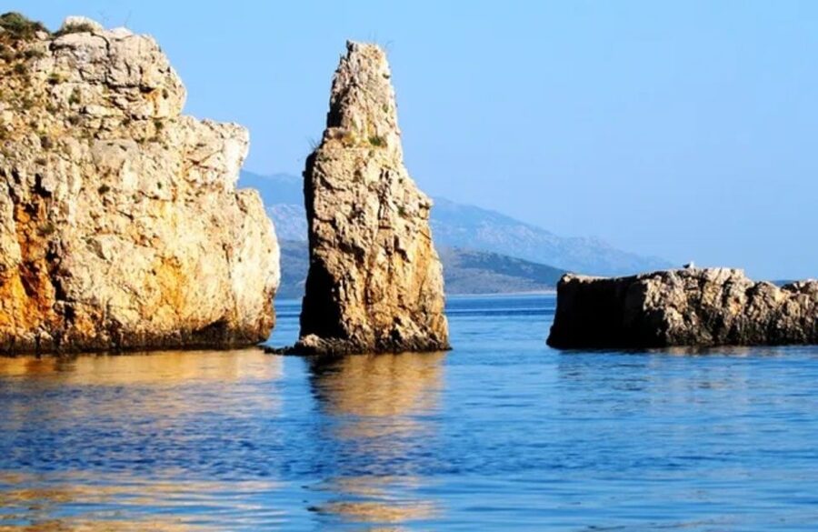 3,5h Wild Bays: Swim & Snorkel with Capt. Bobo (Public) - The Short Cruise Out of Punat, Then Straight Into the Good Part