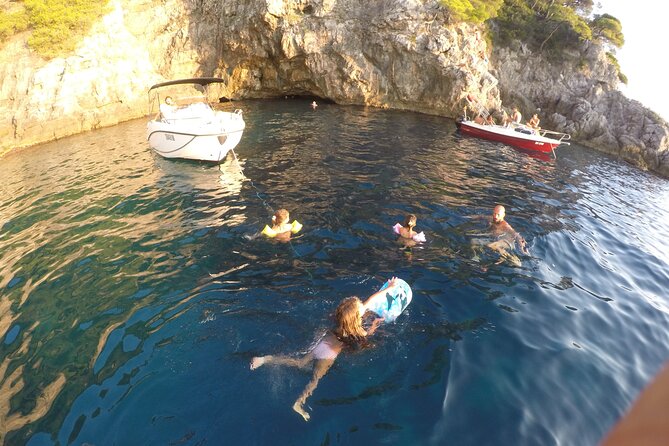 4h / 6h / 8h Elaphite Islands Tour with 6.5m/21FT SunDeck Boat - Sunj Beach and picigin, beach time that feels local