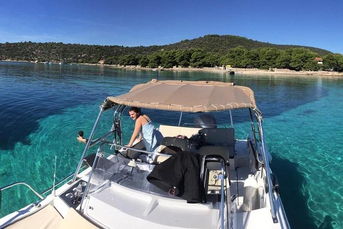 Adriatica Tour ( Blue Lagoon and Solta) from Trogir or Split - Stomorska bay: lunch timing and traditional restaurant breaks