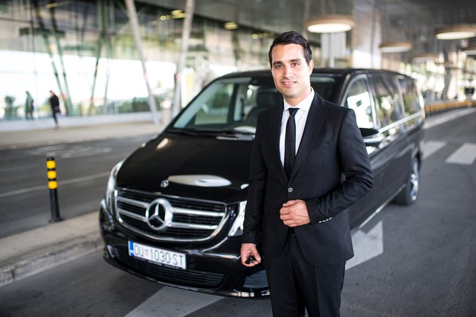 Airport Private Transfer Dubrovnik - The Pickup System: Why the Name Sign Helps