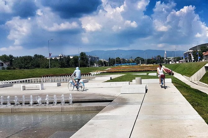 Back to Socialism Bike Tour - How the Guide Turns Streets Into a Lesson