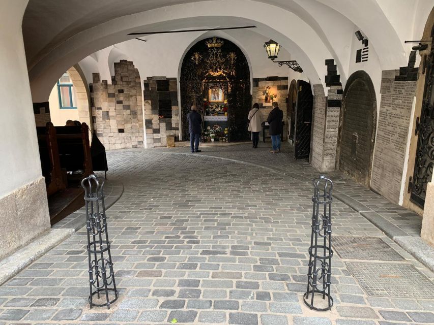 Best of Zagreb Walking Tour - Old walls, the open-air market, and the Kumica tradition