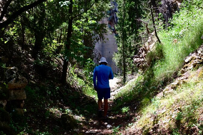 Bits of History - Half day kayak Tour with Wine delight - Vrnik quarrying tradition: walking the stone that made the island