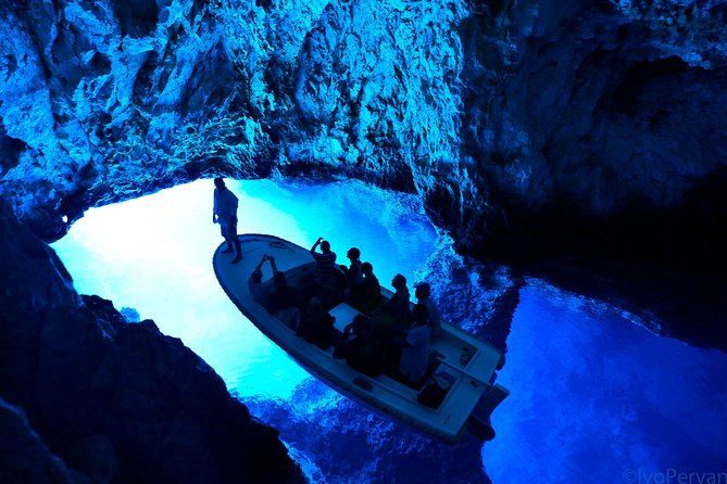 Blue and Green Cave Speedboat Excursion from Hvar Town - Getting on the boat in Hvar: where to start and what the morning feels like
