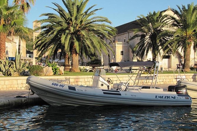 Blue and Green Cave Speedboat Excursion from Hvar Town - Boat comfort, choppy seas, and why seats matter