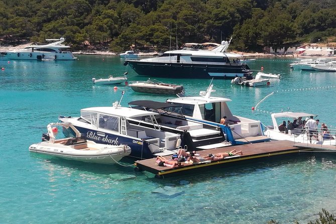 Blue cave and Hvar - 5 Islands speedboat tour from Split - The crew: friendly professionalism and practical help on the day
