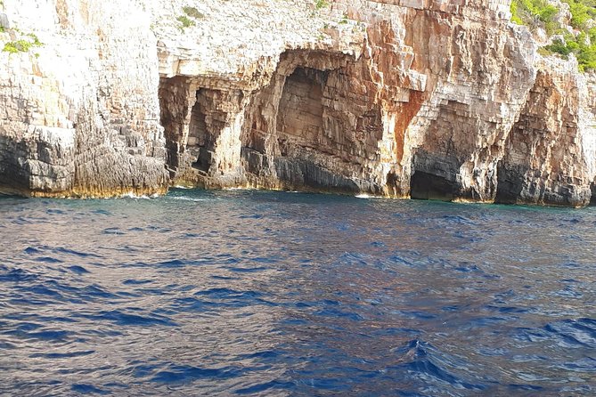 Blue Cave and Hvar island - five island tour from Split - Stop 3: Budikovac Island lagoon time, when the water looks its best