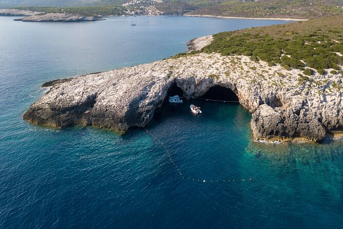 Blue Cave and Town Hvar with 5 Island Boat Tour - Green Cave on Ravnik: boat-in cave time and easy snorkeling
