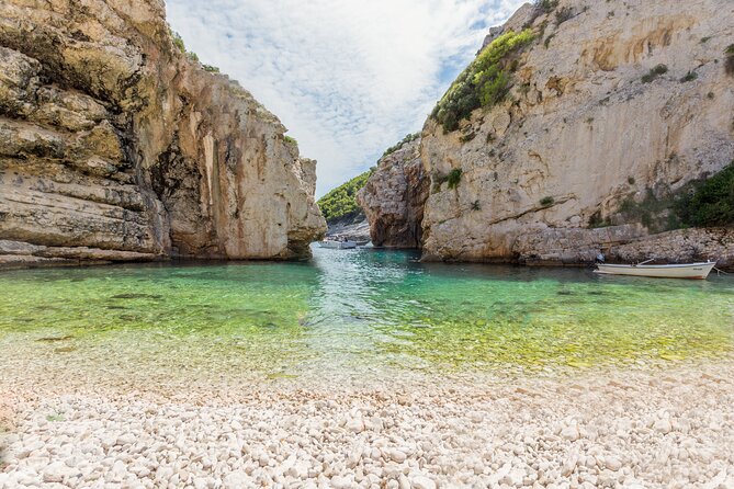 Blue Cave, Blue Lagoon, Pakleni Islands Group boat tour from Hvar - The guide and the small-boat advantage: Bugsy’s kind of service