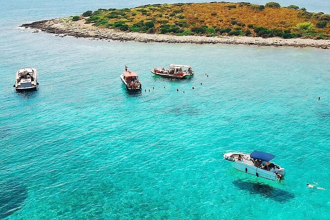 Blue cave group tour with swimming and snorkelling from Hvar - Boat feel, comfort, and how crews handle tight cave spaces