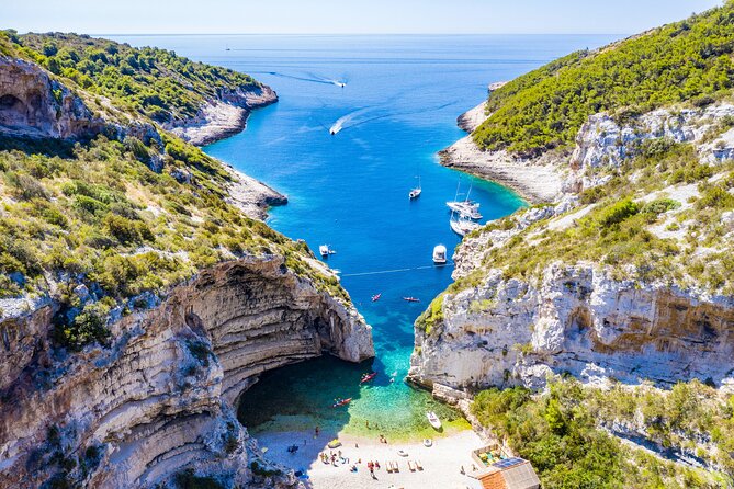 Blue Cave, Hvar, Vis and Pakleni Islands Group Speedboat Tour - Stiniva Cove: Cliff Views in 20 Minutes