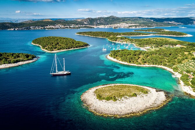Blue Cave, Hvar, Vis and Pakleni Islands Group Speedboat Tour - Hvar Town Free Time: The Best Use of Your 1 Hour 45 Minutes