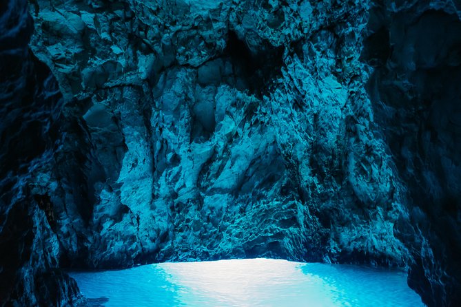Blue Cave Small-Group Boat Tour from Dubrovnik - Choppy water, cold seasons, and getting back on board