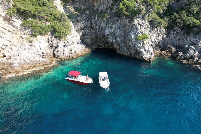 Blue cave tour - 4 caves and sandy beach - Guides and pacing: what you should hope for on the day