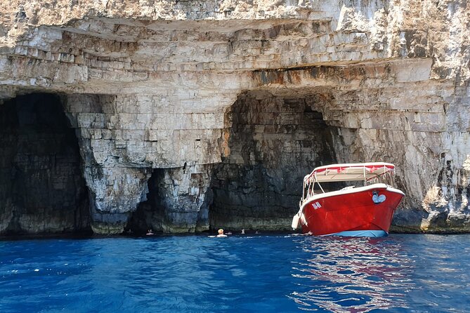 Blue Cave & Vis Island speedboat tour from Hvar - Boat comfort and crew energy on the Adriatic