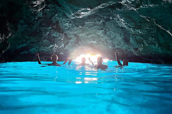 Blue & Green cave,Šunj beach - with drinks small group speedboat - Key things that make this trip work