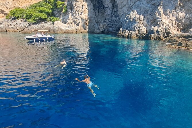 Blue & Green cave,Šunj beach - with drinks small group speedboat - Guide and captain style, and how to get the most
