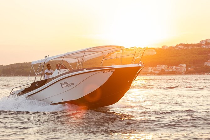 Blue Lagoon and 3 Islands Half Day Tour by Speed Boat - Trogir - Getting to Kamerlengo Castle and finding your boat