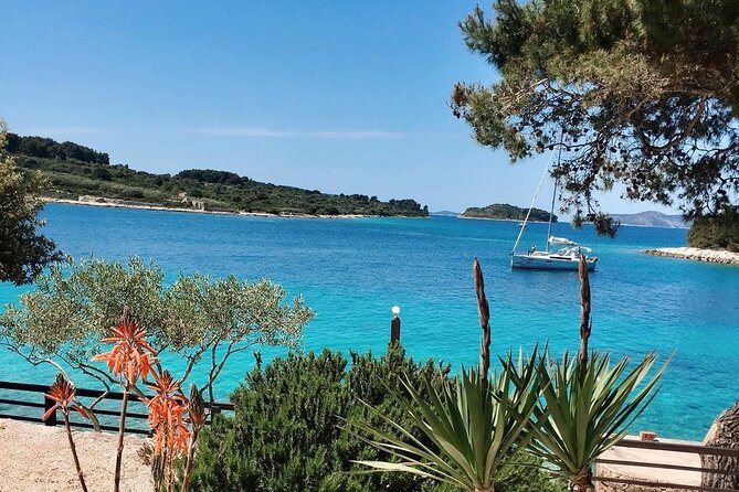 Blue Lagoon and 3 Islands Speedboat Tour from Trogir - Small-group comfort and the English-speaking factor
