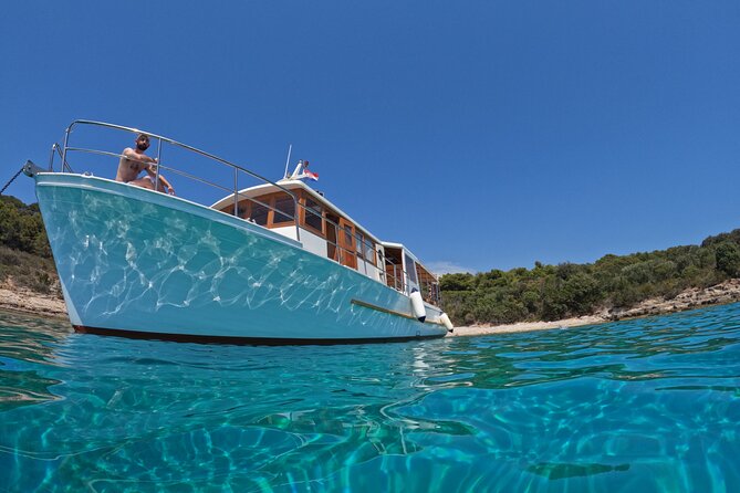 Boat Tour at Delfina Hvar - How the South Coast Cruise Sets the Mood