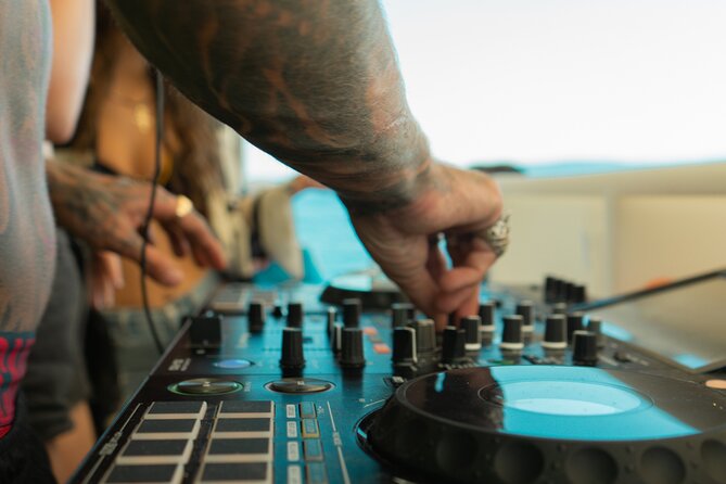 Captain’s Boat Party Split–Blue Lagoon Swim Stop + Free Shots &DJ - Who This Captain’s Boat Party Fits Best