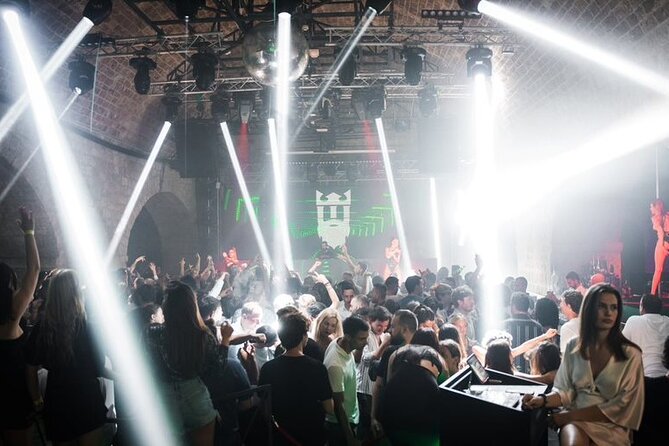 Columbo Pub Crawl Dubrovnik - The hosts and group energy: where your night can go right or wrong