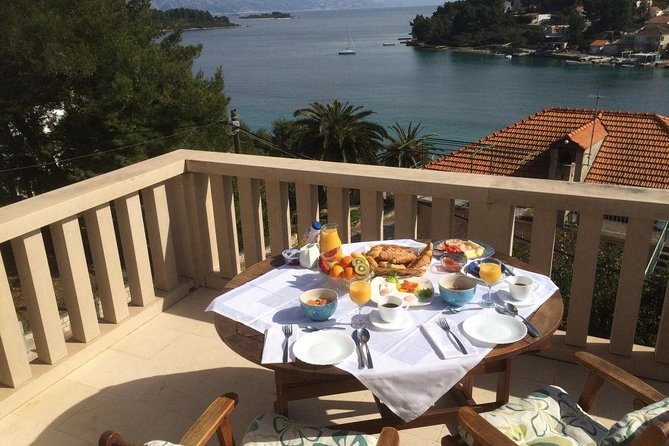 Croatia Family Multi Activity Holiday package - Day 1: Ston stone walls, Kapetanova kuća lunch, and Pelješac oysters