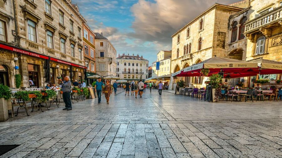 Discover The Old Town Split 1.5h walking Small group tour - Diocletian’s palace walls: the Roman ruins that still shape your route