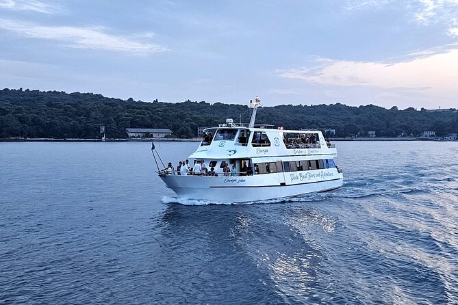 Dolphin Watching & Sunset Boat Tour With Dinner and Drinks - Dolphin talk onboard: how the guide helps you actually notice dolphins
