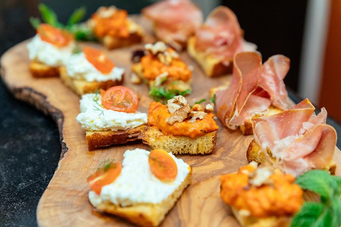 Drinks & Bites in Dubrovnik Private Tour - Dubrovnik Sea Aquarium stop: learn about the Dalmatian grape, then taste two wines