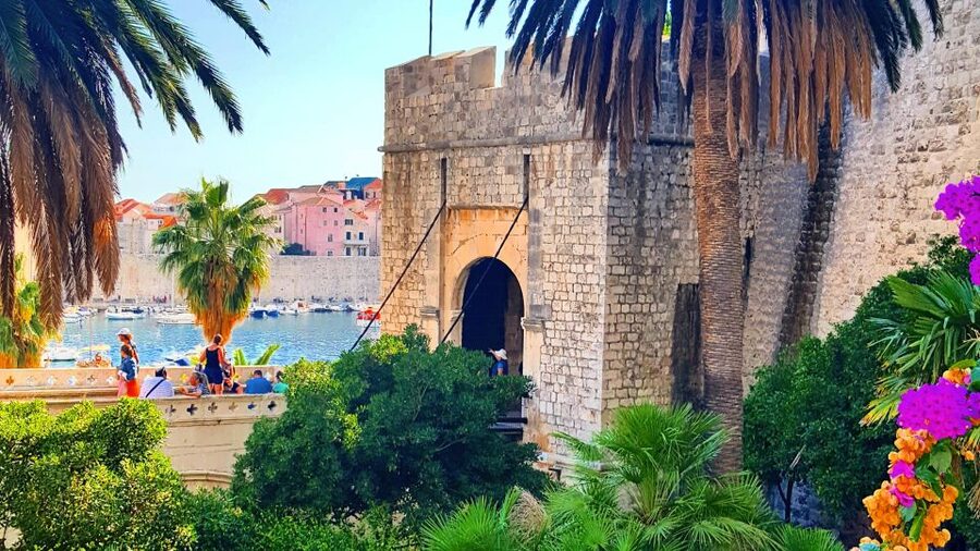 Dubrovnik: 1.5-Hour Guided Old Town Walking Tour - Dubrovnik Cathedral and the civic center mood