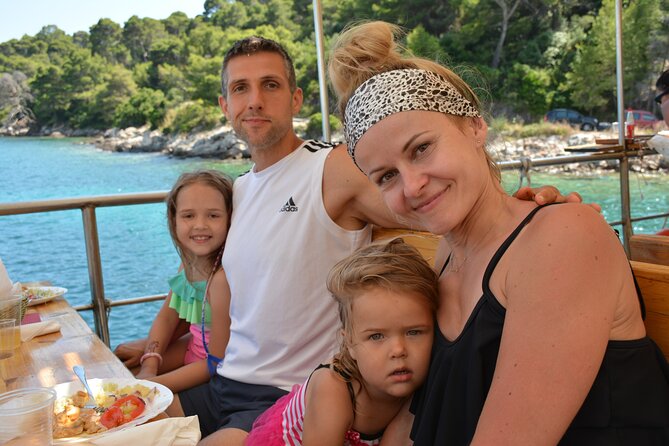 Dubrovnik: 3 Islands Boat Tour with Lunch & drinks(FR, ES, EN) - On board: music, dance deck, WiFi, and the lunch that keeps you happy