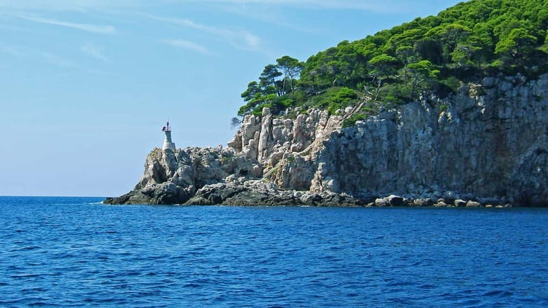 Dubrovnik: 3 Islands Boat Trip with Drinks (FR, ES, IT, EN) - Guides, languages, and the kind of information you get on board