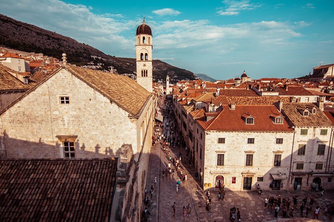 Dubrovnik: Ancient City Walls & Wars Walking Tour - Stairs, heat, and photo pauses: logistics that can make or break the day