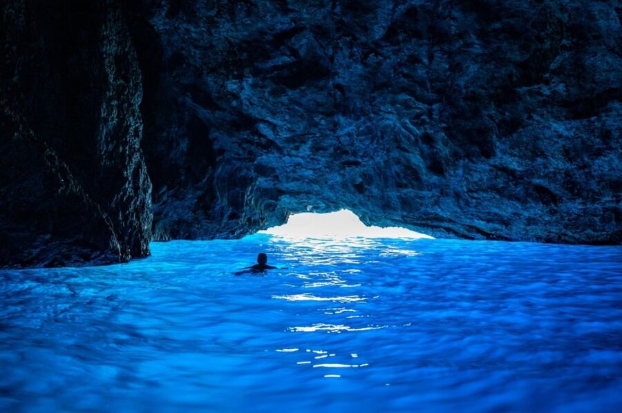 Dubrovnik: Blue & Green Caves Private Boat Tour with Drinks - Bridge views and Grebeni Lighthouse photo stop