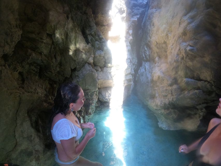 Dubrovnik: Blue & Green Caves Private Boat Tour with Drinks - Green Cave, Three Green Caves, and switching cave styles