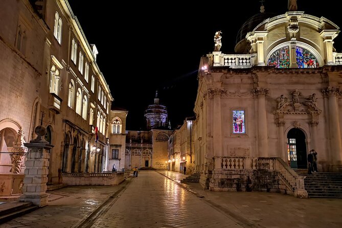 Dubrovnik By Night Walking Tour - Luza Square and Orlando’s Column, where civic power shows up