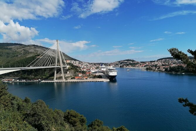 Dubrovnik City Tour with History, Photos & Round Trip Ride - The guide factor: Tom-style hosting, photo help, and flexibility