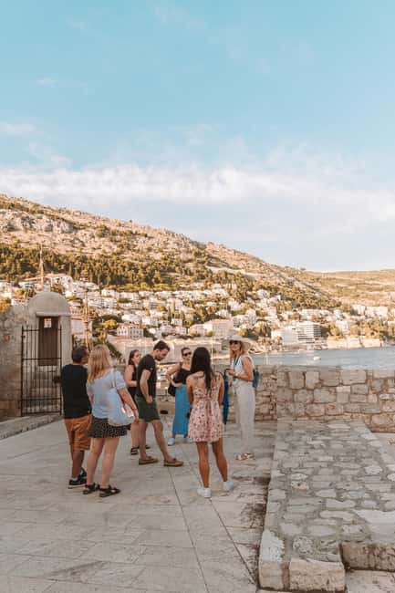 Dubrovnik:City Walls & Old Town 2 in 1 Walking Tour - Onofrio’s Fountain and Orlando’s Column for quick, meaningful photo pauses