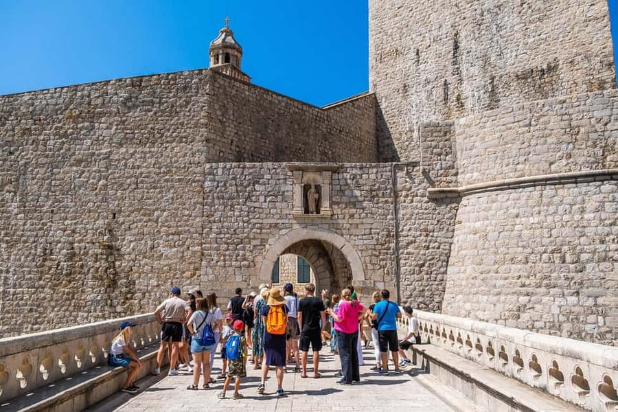 Dubrovnik: City Walls, Old Town Walking Tour & Adriatic View - Onofrio’s Fountain and the quick-history stops that make pictures mean more