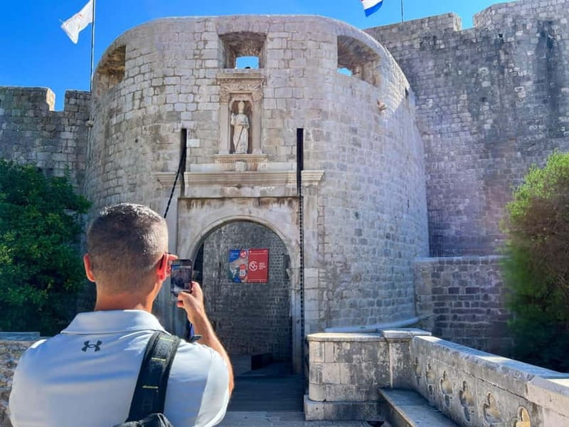 Dubrovnik: City Walls, Old Town Walking Tour & Adriatic View - Small group pacing, languages, and who this fits best