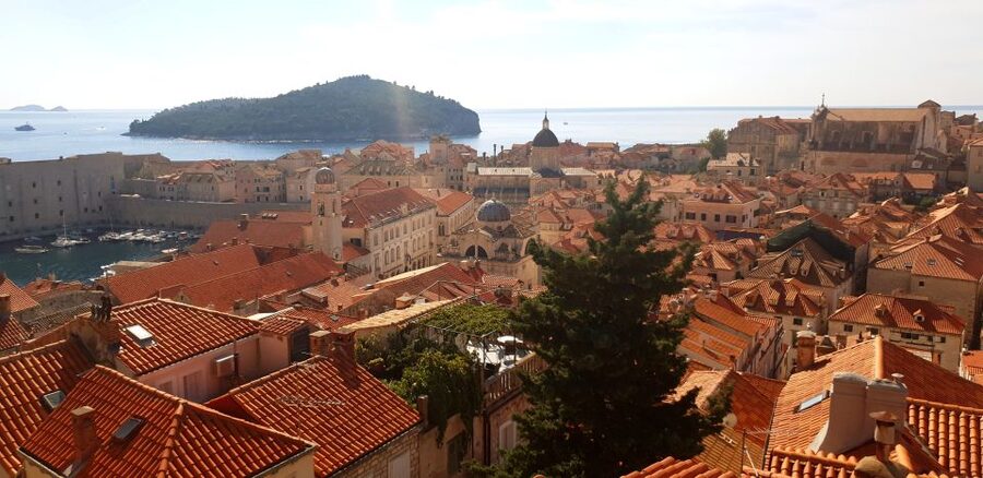 Dubrovnik: Early Bird Walking Tour - Stradun almost empty: Orlando’s Column and the main street feeling like it should