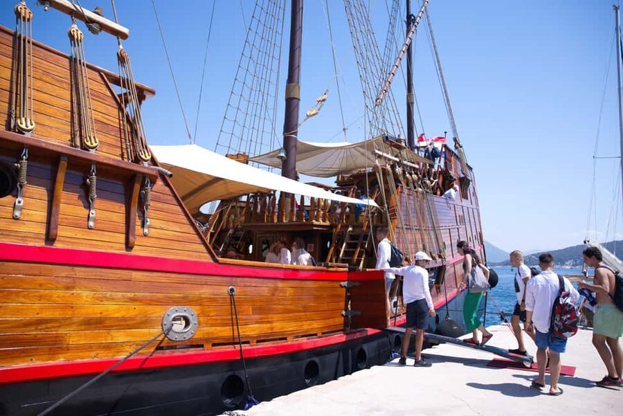 Dubrovnik: Elaphite Island Hopping Cruise on Karaka Ship - Šipan and Suđurađ: guided history plus snorkeling and time to wander