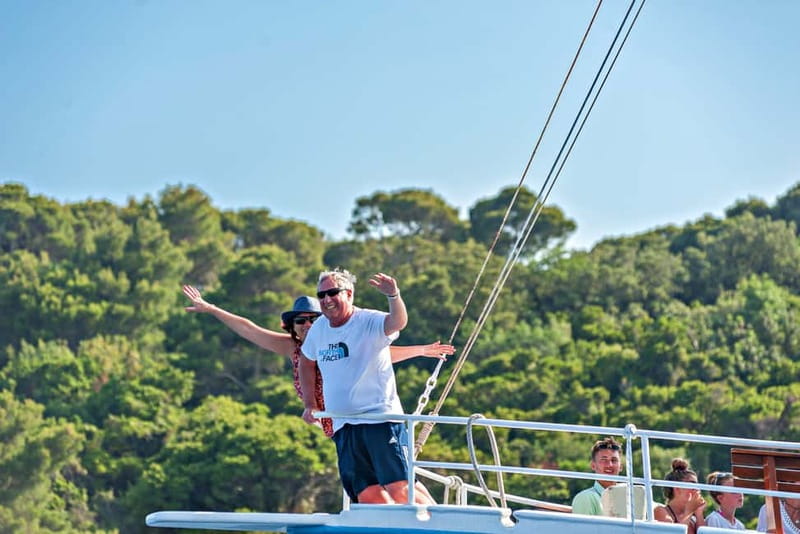 Dubrovnik: Elaphite Islands Cruise with Lunch and Drinks - Lunch on board: chicken, fish, or vegetarian, plus wine flow