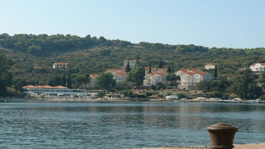 Dubrovnik: Elaphiti Islands Boat Cruise with Lunch & Drinks - Drinks Included: Free Flowing Soft Drinks and Wine