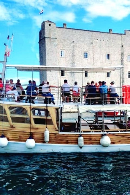 Dubrovnik: Elaphiti Islands Boat Cruise with Lunch & Drinks - Hitting the Water: Meeting Point, Boats, and Pickup Options