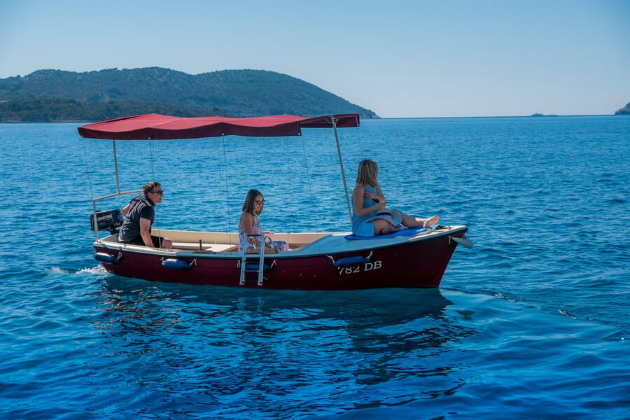 Dubrovnik: Elaphiti Islands Boat Rental - Boat comfort and what to watch for on board