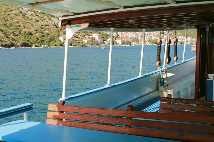 Dubrovnik: Full-Day Blue Cave & Elaphiti Islands Boat Tour - Crew and Commentary: Captains, Guides, and a Smooth Day