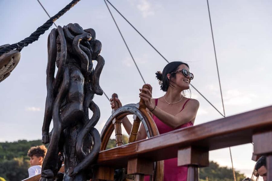 Dubrovnik: Galleon Sunset Cruise with a Live Guide & Drink - Getting the best sunset: practical tips before you go