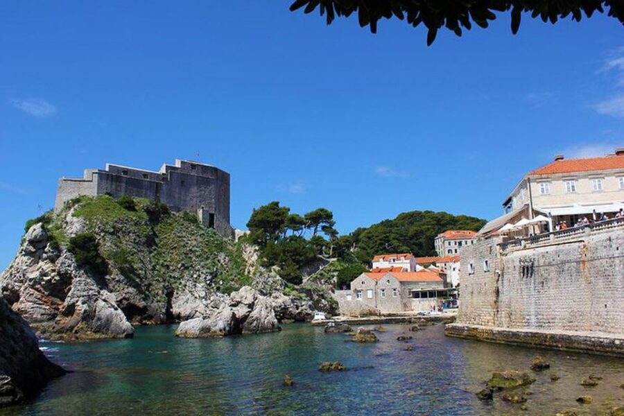 Dubrovnik: Game of Thrones and City Walls Walking Tour - Meeting at Pile Square, and How to Get There Smoothly